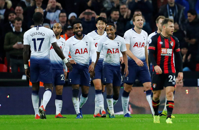 拜仁12轮不败领跑，曼城绝杀鱼腩，巴萨AC米兰登顶（拜仁12轮不败继续领跑，曼城绝杀弱旅，巴萨、AC米兰齐登顶）