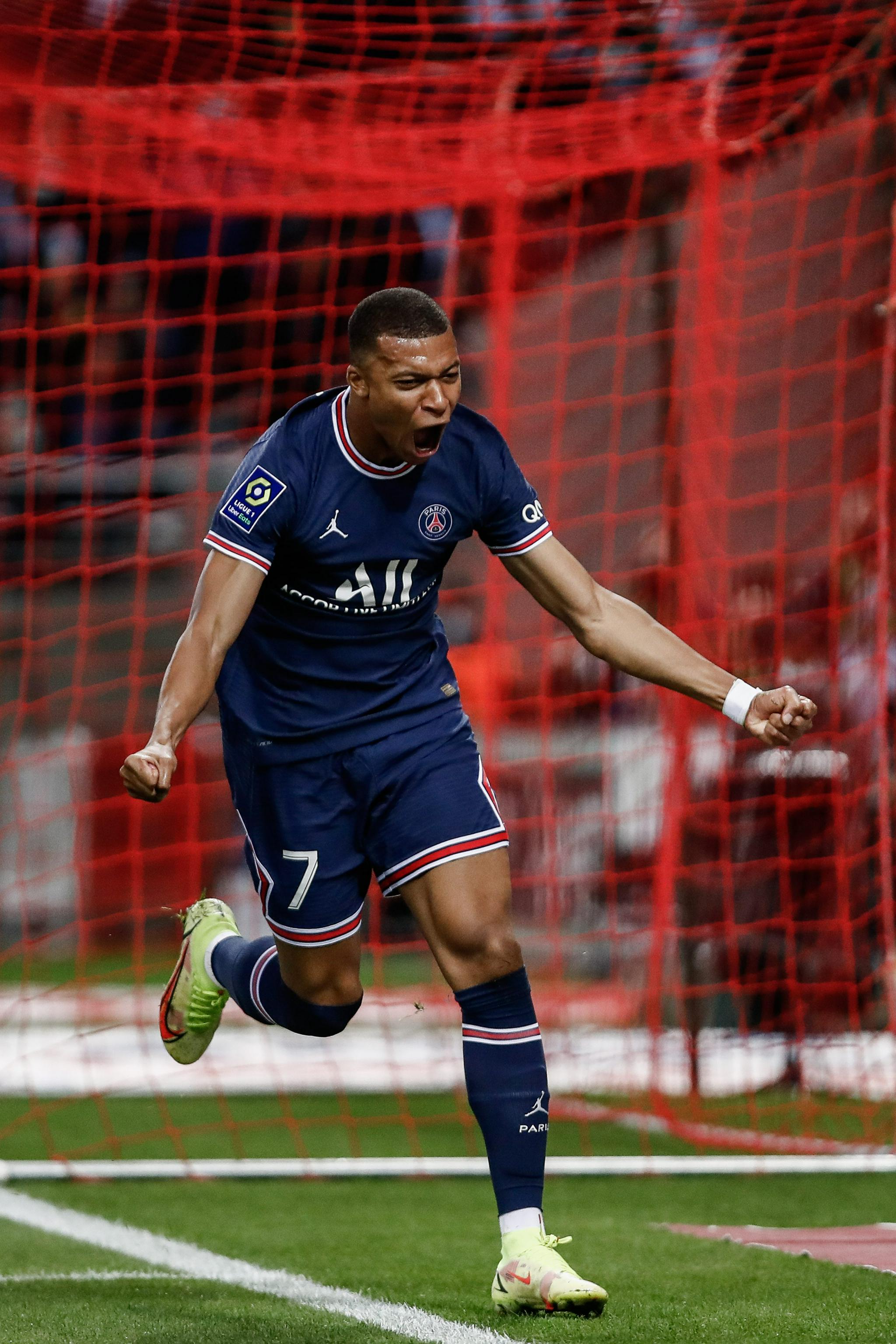 这脚传球太绝了，全队惊呆（这一脚妙传封神，全队当场愣住）