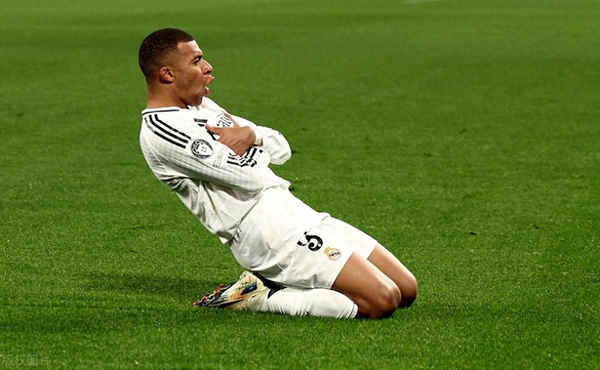 2021全锦赛获亚军！陈梦樊振东赛场携手，双向奔赴情谊令人动容（2021全锦赛摘亚！陈梦与樊振东并肩作战，双向奔赴的情谊动人心弦）