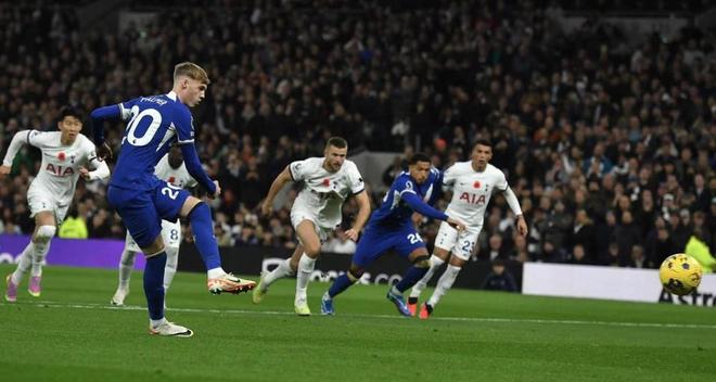 梅开二度，吉拉西当选多特vs比利亚雷亚尔全场最佳（吉拉西梅开二度，荣膺多特战比利亚雷亚尔全场最佳）