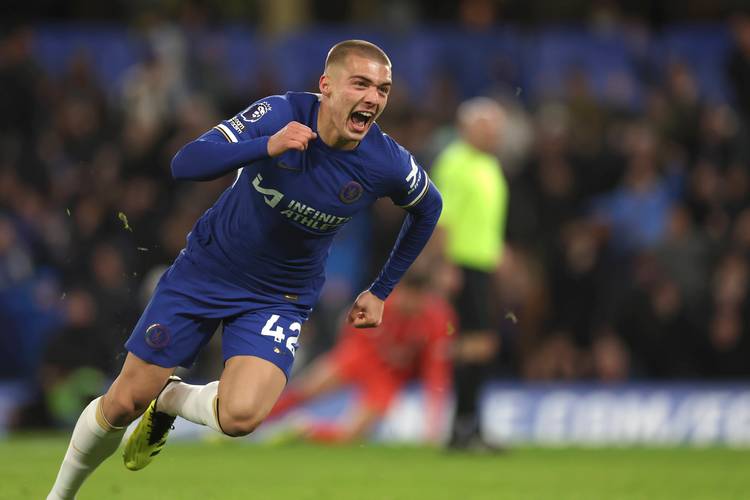 媒体人：华莱士竞技状态不佳离开新疆队，到队仅10天便离队（媒体人：华莱士因状态欠佳已离开新疆队，入队仅10天即告别）