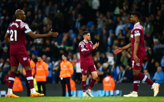 山东男篮险胜北京男篮，以4分优势晋级八强，双方激烈争夺，关键球员表现突出。（鏖战四节，山东男篮4分险胜北京晋级八强，关键球员发挥抢眼）