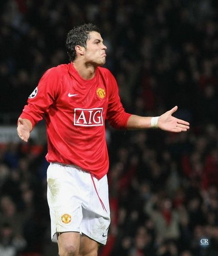 喜忧参半！广东新外援奎恩首秀狂砍27分8板4助攻 力劈篮筐但三分球失准（一喜一忧！广东新援奎恩处子战27分8板4助，攻筐强硬但三分失灵）