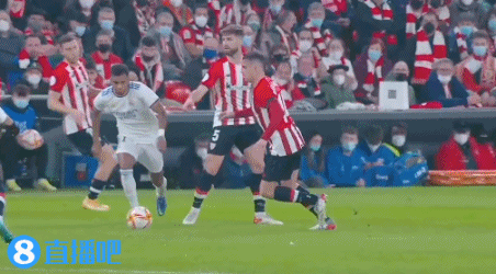 西蒙尼：我们一直在练定位球；现在不考虑前八只考虑奥维耶多（西蒙尼：定位球练不停；当下不看前八只盯奥维耶多）