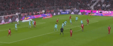 队友送大礼！QPR绝杀功臣疯狂庆祝，下一秒只剩底裤苦笑（队友大赠送！QPR绝杀英雄狂喜庆祝，转眼只剩内裤无奈苦笑）